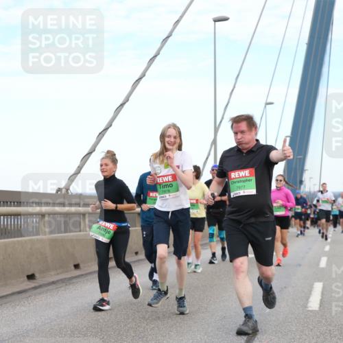 03.10.2025 - Köhlbrandbrückenlauf Jannik Wohlers http://msf.ph/oto/9156462 03.10.2025 15:30:37 Position 1 7996, 7978, 7977 meine-sportfotos.de