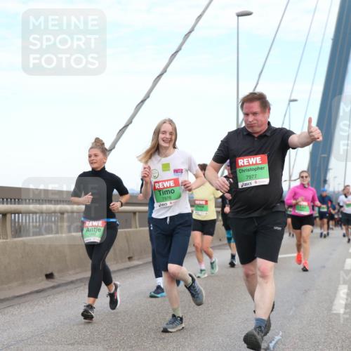03.10.2025 - Köhlbrandbrückenlauf Jannik Wohlers http://msf.ph/oto/9156465 03.10.2025 15:30:37 Position 1 7996, 7978, 7977 meine-sportfotos.de