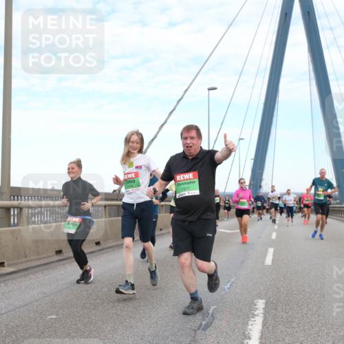 03.10.2025 - Köhlbrandbrückenlauf Jannik Wohlers http://msf.ph/oto/9156467 03.10.2025 15:30:38 Position 1 7978, 7977, 7454 meine-sportfotos.de