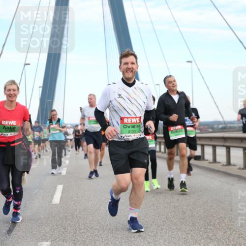 03.10.2025 - Köhlbrandbrückenlauf Jannik Wohlers http://msf.ph/oto/9156500 03.10.2025 15:30:48 Position 1 7632, 9132, 9133 meine-sportfotos.de