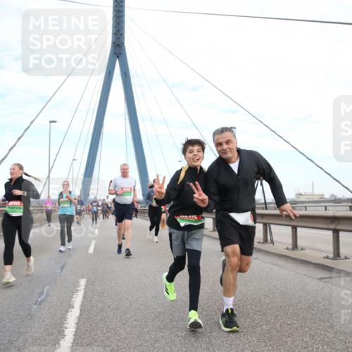 03.10.2025 - Köhlbrandbrückenlauf Jannik Wohlers http://msf.ph/oto/9156507 03.10.2025 15:30:50 Position 1  meine-sportfotos.de
