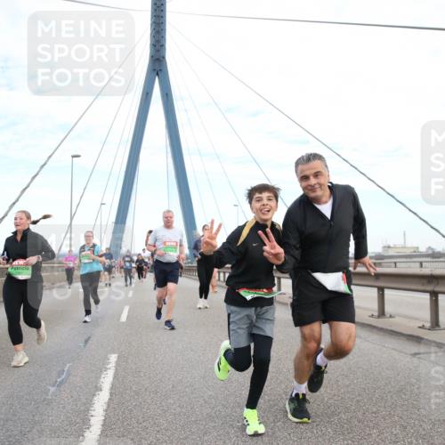 03.10.2025 - Köhlbrandbrückenlauf Jannik Wohlers http://msf.ph/oto/9156508 03.10.2025 15:30:50 Position 1  meine-sportfotos.de