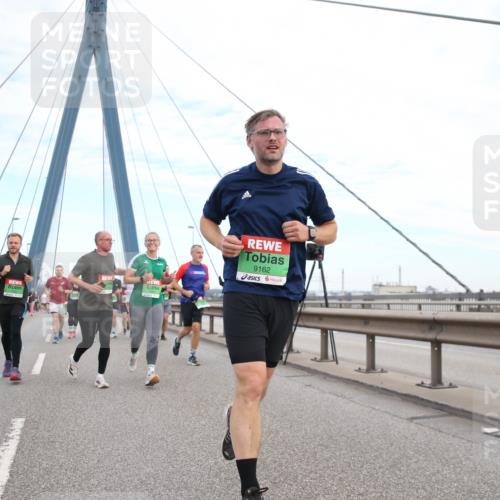 03.10.2025 - Köhlbrandbrückenlauf Jannik Wohlers http://msf.ph/oto/9156548 03.10.2025 15:31:04 Position 1 9162 meine-sportfotos.de