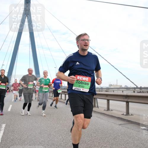 03.10.2025 - Köhlbrandbrückenlauf Jannik Wohlers http://msf.ph/oto/9156549 03.10.2025 15:31:04 Position 1 9162 meine-sportfotos.de
