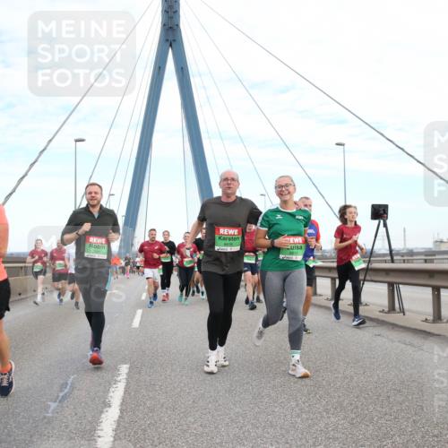 03.10.2025 - Köhlbrandbrückenlauf Jannik Wohlers http://msf.ph/oto/9156550 03.10.2025 15:31:05 Position 1 9308, 8815 meine-sportfotos.de