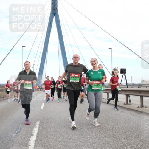 03.10.2025 - Köhlbrandbrückenlauf Jannik Wohlers http://msf.ph/oto/9156551 03.10.2025 15:31:05 Position 1 8815, 8816 meine-sportfotos.de