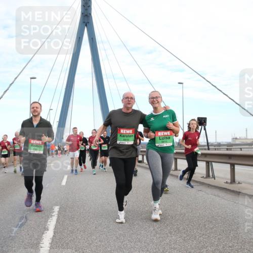 03.10.2025 - Köhlbrandbrückenlauf Jannik Wohlers http://msf.ph/oto/9156552 03.10.2025 15:31:05 Position 1 7, 8816, 8815 meine-sportfotos.de