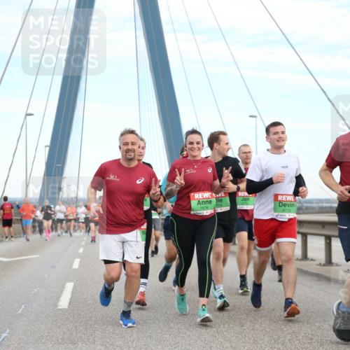 03.10.2025 - Köhlbrandbrückenlauf Jannik Wohlers http://msf.ph/oto/9156560 03.10.2025 15:31:07 Position 1 7676, 3774, 8775, 8773, 8978, 72 meine-sportfotos.de