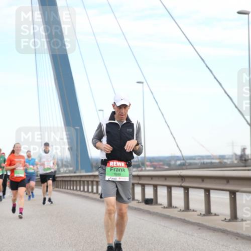 03.10.2025 - Köhlbrandbrückenlauf Jannik Wohlers http://msf.ph/oto/9156568 03.10.2025 15:31:10 Position 1 7689 meine-sportfotos.de