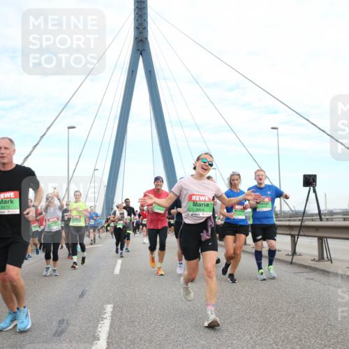 03.10.2025 - Köhlbrandbrückenlauf Jannik Wohlers http://msf.ph/oto/9156589 03.10.2025 15:31:58 Position 1 73, 9272, 8928 meine-sportfotos.de