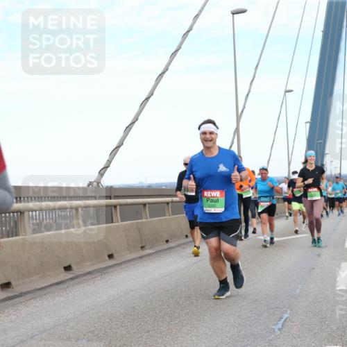 03.10.2025 - Köhlbrandbrückenlauf Jannik Wohlers http://msf.ph/oto/9156604 03.10.2025 15:32:02 Position 1 9326, 9315 meine-sportfotos.de