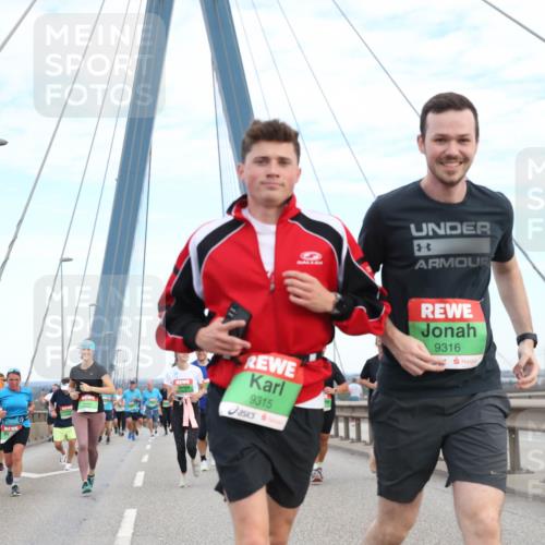 03.10.2025 - Köhlbrandbrückenlauf Jannik Wohlers http://msf.ph/oto/9156606 03.10.2025 15:32:03 Position 1 9326, 9316, 9315, 5 meine-sportfotos.de