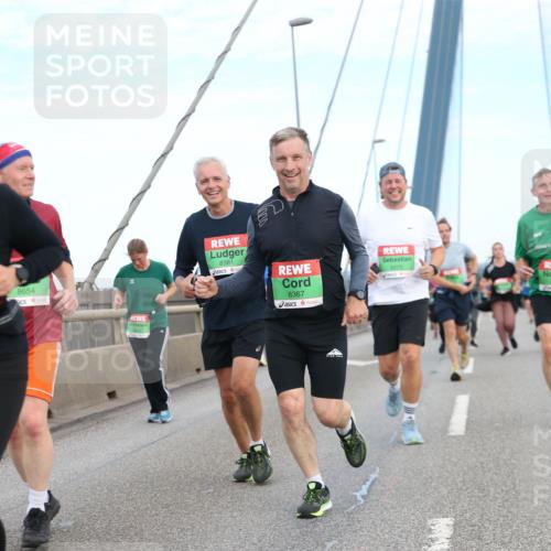 03.10.2025 - Köhlbrandbrückenlauf Jannik Wohlers http://msf.ph/oto/9156659 03.10.2025 15:32:31 Position 1 8654, 8381, 8367 meine-sportfotos.de