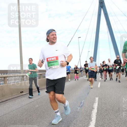 03.10.2025 - Köhlbrandbrückenlauf Jannik Wohlers http://msf.ph/oto/9156666 03.10.2025 15:32:33 Position 1 9225, 9610 meine-sportfotos.de