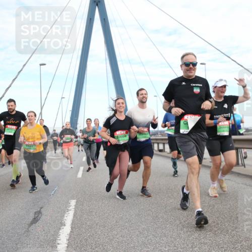 03.10.2025 - Köhlbrandbrückenlauf Jannik Wohlers http://msf.ph/oto/9156675 03.10.2025 15:32:36 Position 1  meine-sportfotos.de