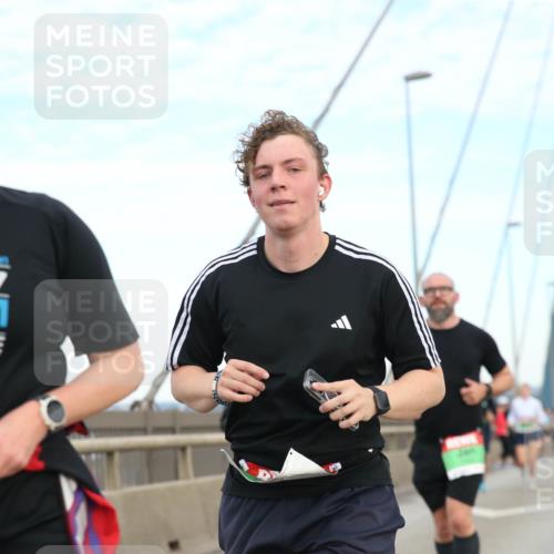 03.10.2025 - Köhlbrandbrückenlauf Jannik Wohlers http://msf.ph/oto/9156698 03.10.2025 15:32:42 Position 1 097, 21 meine-sportfotos.de