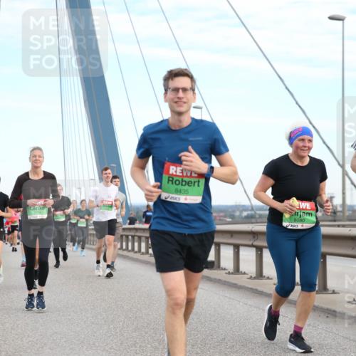 03.10.2025 - Köhlbrandbrückenlauf Jannik Wohlers http://msf.ph/oto/9156737 03.10.2025 15:33:22 Position 1 8435, 9414, 412, 8080, 8913 meine-sportfotos.de