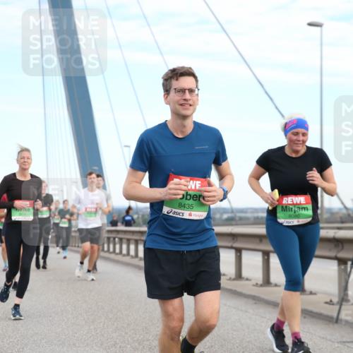03.10.2025 - Köhlbrandbrückenlauf Jannik Wohlers http://msf.ph/oto/9156739 03.10.2025 15:33:22 Position 1 8435, 8080, 9414, 0411, 8913 meine-sportfotos.de