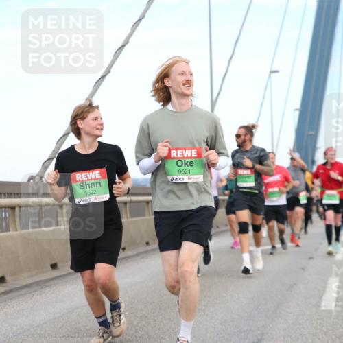 03.10.2025 - Köhlbrandbrückenlauf Jannik Wohlers http://msf.ph/oto/9156759 03.10.2025 15:33:28 Position 1 9621, 9622 meine-sportfotos.de