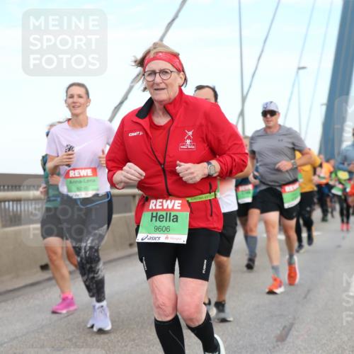 03.10.2025 - Köhlbrandbrückenlauf Jannik Wohlers http://msf.ph/oto/9156777 03.10.2025 15:33:32 Position 1 8295, 9606 meine-sportfotos.de
