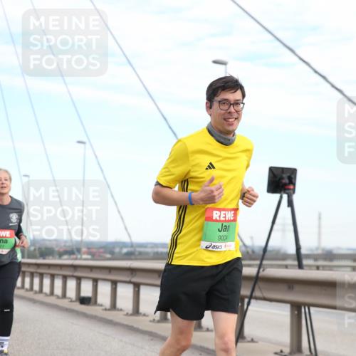 03.10.2025 - Köhlbrandbrückenlauf Jannik Wohlers http://msf.ph/oto/9156784 03.10.2025 15:33:35 Position 1 9309, 8777, 9004 meine-sportfotos.de