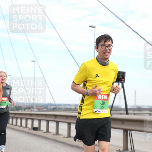 03.10.2025 - Köhlbrandbrückenlauf Jannik Wohlers http://msf.ph/oto/9156785 03.10.2025 15:33:35 Position 1 9309, 8777, 9004 meine-sportfotos.de