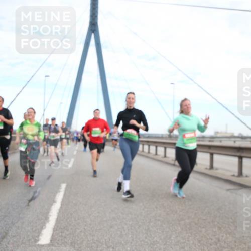 03.10.2025 - Köhlbrandbrückenlauf Jannik Wohlers http://msf.ph/oto/9156793 03.10.2025 15:33:38 Position 1  meine-sportfotos.de