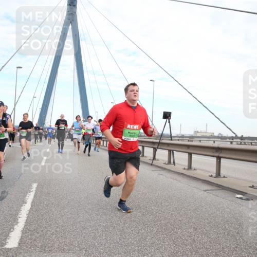 03.10.2025 - Köhlbrandbrückenlauf Jannik Wohlers http://msf.ph/oto/9156800 03.10.2025 15:33:40 Position 1 9683 meine-sportfotos.de