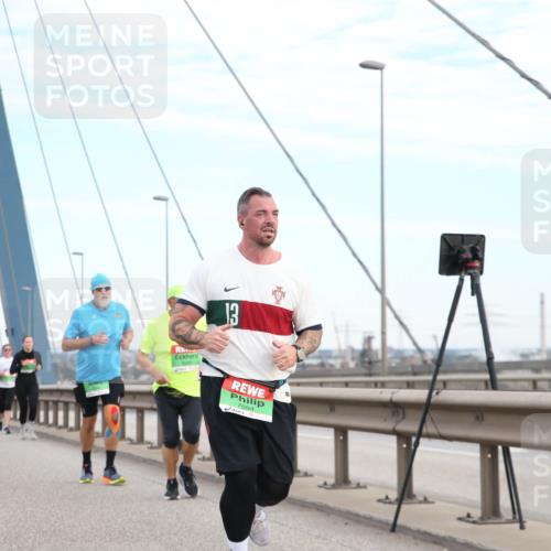 03.10.2025 - Köhlbrandbrückenlauf Jannik Wohlers http://msf.ph/oto/9156816 03.10.2025 15:33:46 Position 1 13, 9455, 7694 meine-sportfotos.de