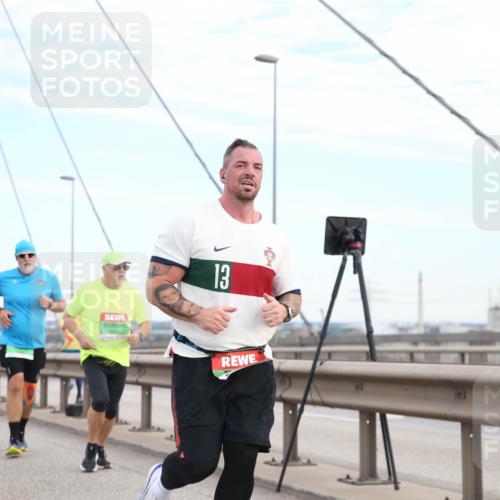 03.10.2025 - Köhlbrandbrückenlauf Jannik Wohlers http://msf.ph/oto/9156820 03.10.2025 15:33:46 Position 1 13 meine-sportfotos.de