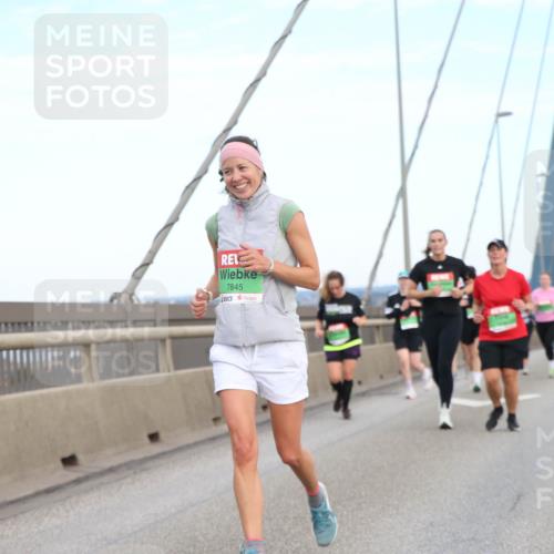 03.10.2025 - Köhlbrandbrückenlauf Jannik Wohlers http://msf.ph/oto/9156869 03.10.2025 15:34:07 Position 1 239, 7845 meine-sportfotos.de