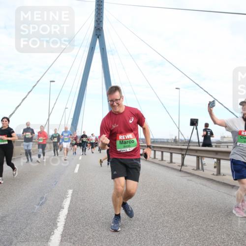 03.10.2025 - Köhlbrandbrückenlauf Jannik Wohlers http://msf.ph/oto/9156937 03.10.2025 15:34:51 Position 1 8496, 8098 meine-sportfotos.de
