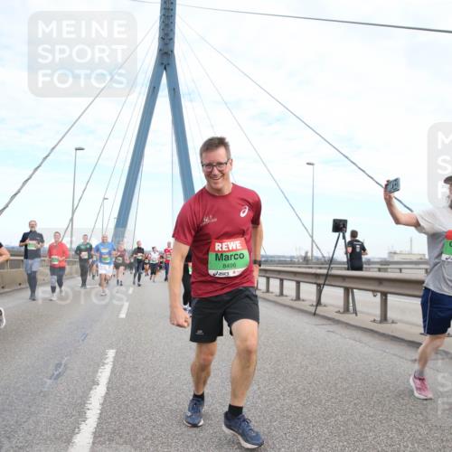 03.10.2025 - Köhlbrandbrückenlauf Jannik Wohlers http://msf.ph/oto/9156938 03.10.2025 15:34:51 Position 1 8496, 8098 meine-sportfotos.de