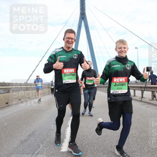 03.10.2025 - Köhlbrandbrückenlauf Jannik Wohlers http://msf.ph/oto/9156953 03.10.2025 15:34:57 Position 1 96, 9062, 96, 9064 meine-sportfotos.de