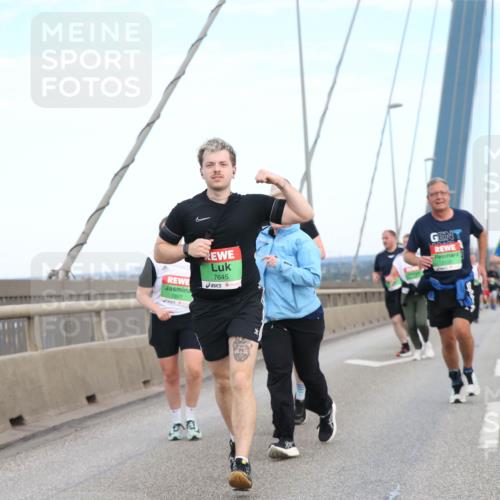 03.10.2025 - Köhlbrandbrückenlauf Jannik Wohlers http://msf.ph/oto/9157017 03.10.2025 15:35:20 Position 1 2152, 7807, 7645 meine-sportfotos.de