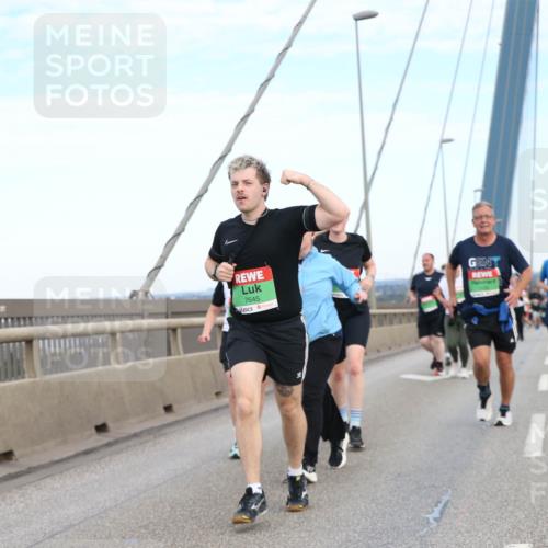 03.10.2025 - Köhlbrandbrückenlauf Jannik Wohlers http://msf.ph/oto/9157018 03.10.2025 15:35:21 Position 1 7645 meine-sportfotos.de