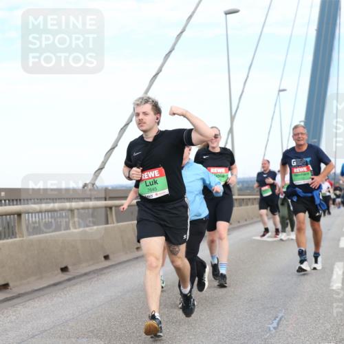 03.10.2025 - Köhlbrandbrückenlauf Jannik Wohlers http://msf.ph/oto/9157019 03.10.2025 15:35:21 Position 1 7645 meine-sportfotos.de