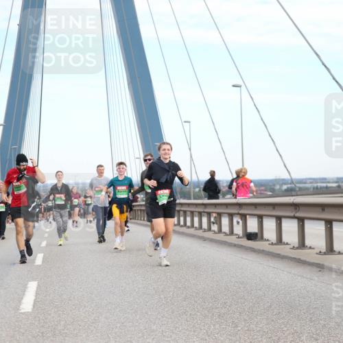 03.10.2025 - Köhlbrandbrückenlauf Jannik Wohlers http://msf.ph/oto/9157042 03.10.2025 15:35:30 Position 1 8021 meine-sportfotos.de