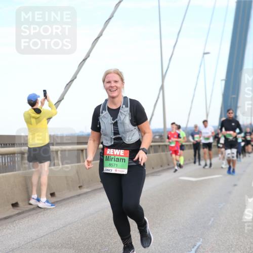 03.10.2025 - Köhlbrandbrückenlauf Jannik Wohlers http://msf.ph/oto/9157064 03.10.2025 15:35:38 Position 1 8571 meine-sportfotos.de