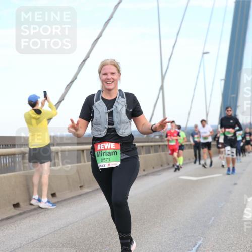 03.10.2025 - Köhlbrandbrückenlauf Jannik Wohlers http://msf.ph/oto/9157065 03.10.2025 15:35:38 Position 1 8571 meine-sportfotos.de