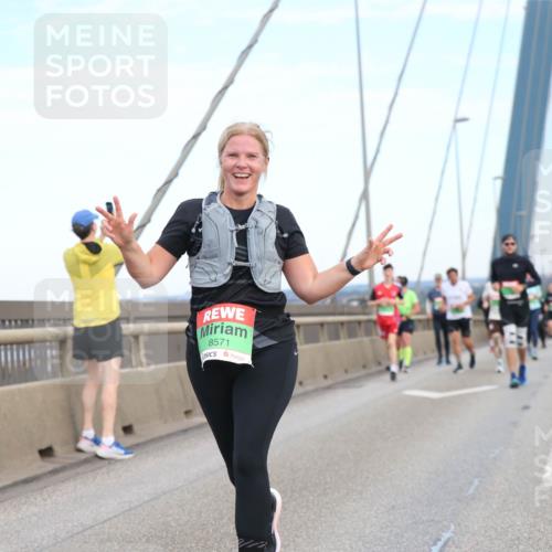 03.10.2025 - Köhlbrandbrückenlauf Jannik Wohlers http://msf.ph/oto/9157066 03.10.2025 15:35:38 Position 1 8571 meine-sportfotos.de
