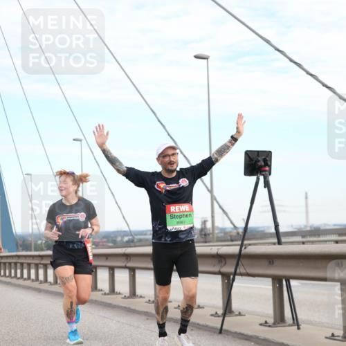 03.10.2025 - Köhlbrandbrückenlauf Jannik Wohlers http://msf.ph/oto/9157069 03.10.2025 15:35:39 Position 1 8987 meine-sportfotos.de