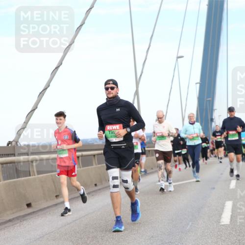 03.10.2025 - Köhlbrandbrückenlauf Jannik Wohlers http://msf.ph/oto/9157077 03.10.2025 15:35:42 Position 1 8706 meine-sportfotos.de