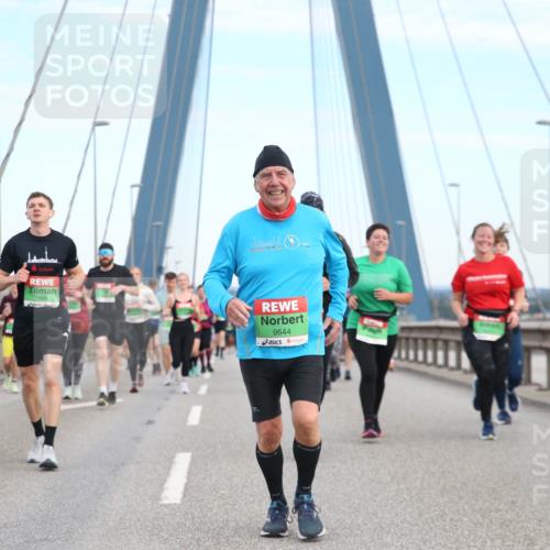 03.10.2025 - Köhlbrandbrückenlauf Jannik Wohlers http://msf.ph/oto/9157104 03.10.2025 15:35:53 Position 1 8142, 25, 9644 meine-sportfotos.de
