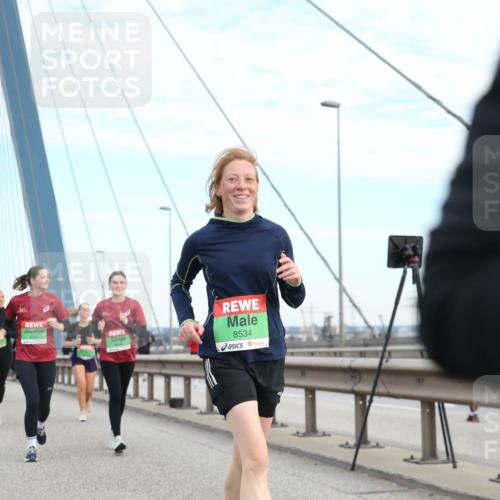 03.10.2025 - Köhlbrandbrückenlauf Jannik Wohlers http://msf.ph/oto/9157227 03.10.2025 15:36:38 Position 1 8234, 6332, 8534 meine-sportfotos.de