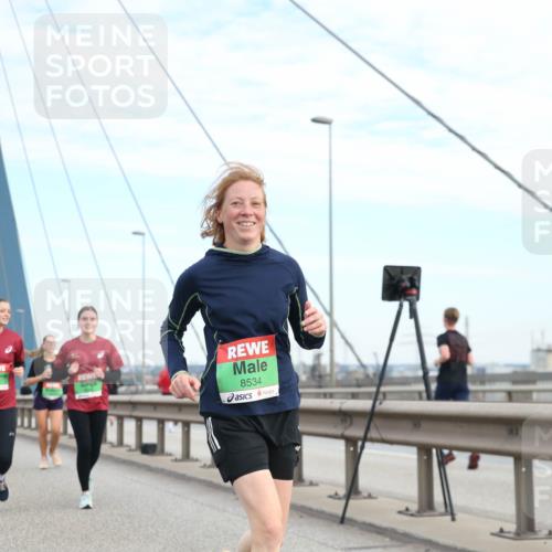 03.10.2025 - Köhlbrandbrückenlauf Jannik Wohlers http://msf.ph/oto/9157228 03.10.2025 15:36:38 Position 1 8534 meine-sportfotos.de