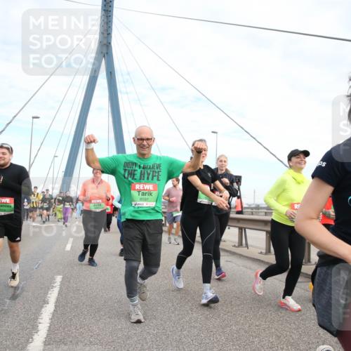 03.10.2025 - Köhlbrandbrückenlauf Jannik Wohlers http://msf.ph/oto/9157306 03.10.2025 15:37:00 Position 1 1998, 8597, 8481 meine-sportfotos.de