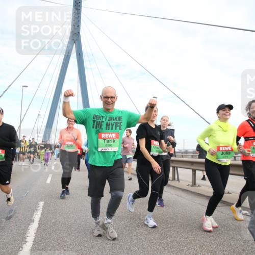 03.10.2025 - Köhlbrandbrückenlauf Jannik Wohlers http://msf.ph/oto/9157307 03.10.2025 15:37:00 Position 1 9283, 8597, 9071 meine-sportfotos.de