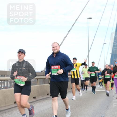 03.10.2025 - Köhlbrandbrückenlauf Jannik Wohlers http://msf.ph/oto/9157311 03.10.2025 15:37:03 Position 1 8472, 8323 meine-sportfotos.de
