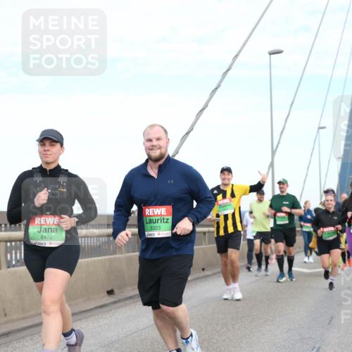 03.10.2025 - Köhlbrandbrückenlauf Jannik Wohlers http://msf.ph/oto/9157312 03.10.2025 15:37:03 Position 1 7, 8472, 8323 meine-sportfotos.de